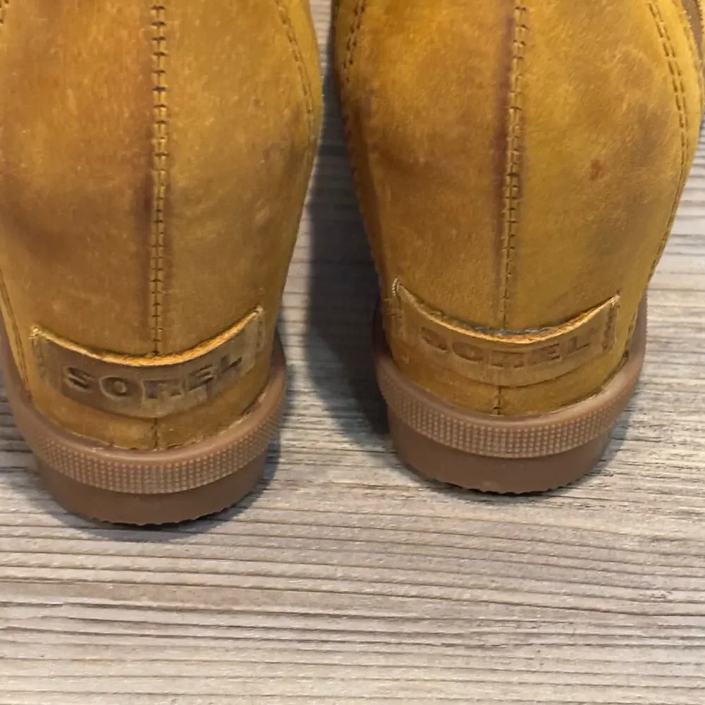 Sorel Joan of Arctic Wedge II Chelsea Boot in Camel - size 7